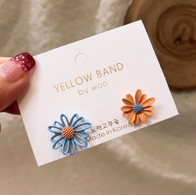 Margrietiņas ziedu auskari Asimetriski korejiešu rotaslietas, mīļi ziedi, mazi auskari sievietēm, 2022. gada jaunais modes saldais auskars