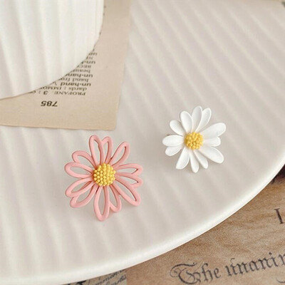 Margrietiņas ziedu auskari Asimetriski korejiešu rotaslietas, mīļi ziedi, mazi auskari sievietēm, 2022. gada jaunais modes saldais auskars