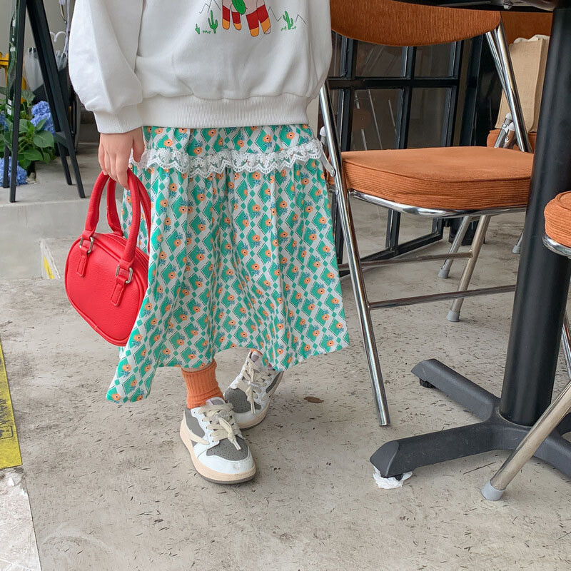 Vasaros mergaičių pussijonas su gėlėmis Rudeninis vaikiškas nėriniuotas A formos sijonas Mielas ir universalus sijonas kūdikiams vaikiški drabužiai