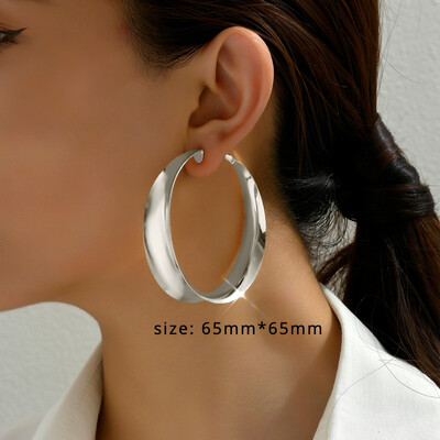 Lihtsad liialdatud läikivad metallist geomeetrilised rõngaskõrvarõngad naistele puhkusepidu OL Mood Ehted Kõrvatarvikud AE086