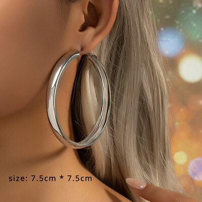Lihtsad liialdatud läikivad metallist geomeetrilised rõngaskõrvarõngad naistele puhkusepidu OL Mood Ehted Kõrvatarvikud AE086