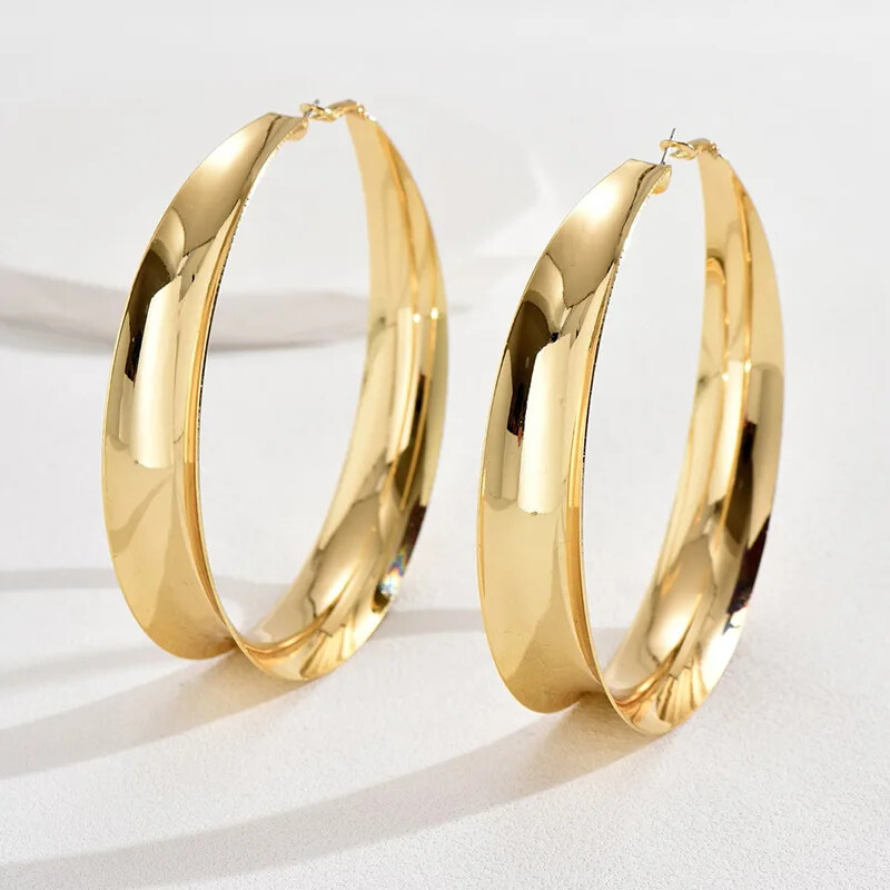 Lihtsad liialdatud läikivad metallist geomeetrilised rõngaskõrvarõngad naistele puhkusepidu OL Mood Ehted Kõrvatarvikud AE086