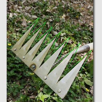 Iron Gardening Hoe Metal Weeding Hoe Rake Garden Weeders Grass Rooting Loose Soil Hand Weeding Removal Puller Gardening Tools