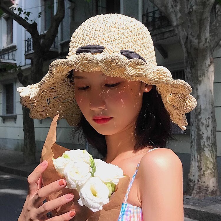 Vasarinė šiaudinė skrybėlė moterims su juostele, rankomis megzta kepure Aukštos klasės plataus krašto skrybėlė nuo saulės spindulių apsauganti paplūdimio kepurė