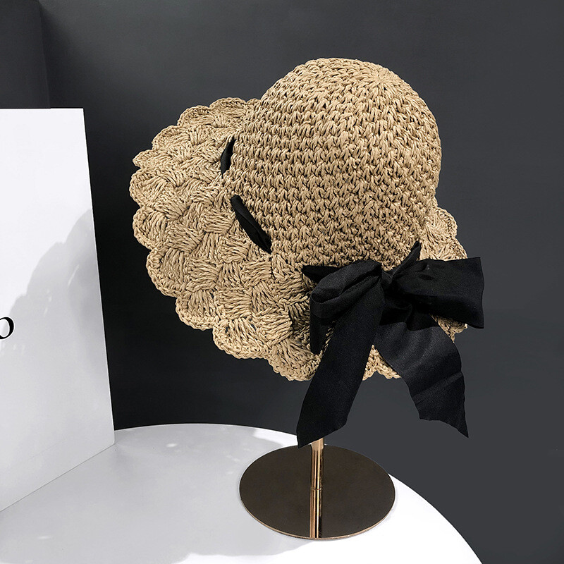 Vasarinė šiaudinė skrybėlė moterims su juostele, rankomis megzta kepure Aukštos klasės plataus krašto skrybėlė nuo saulės spindulių apsauganti paplūdimio kepurė