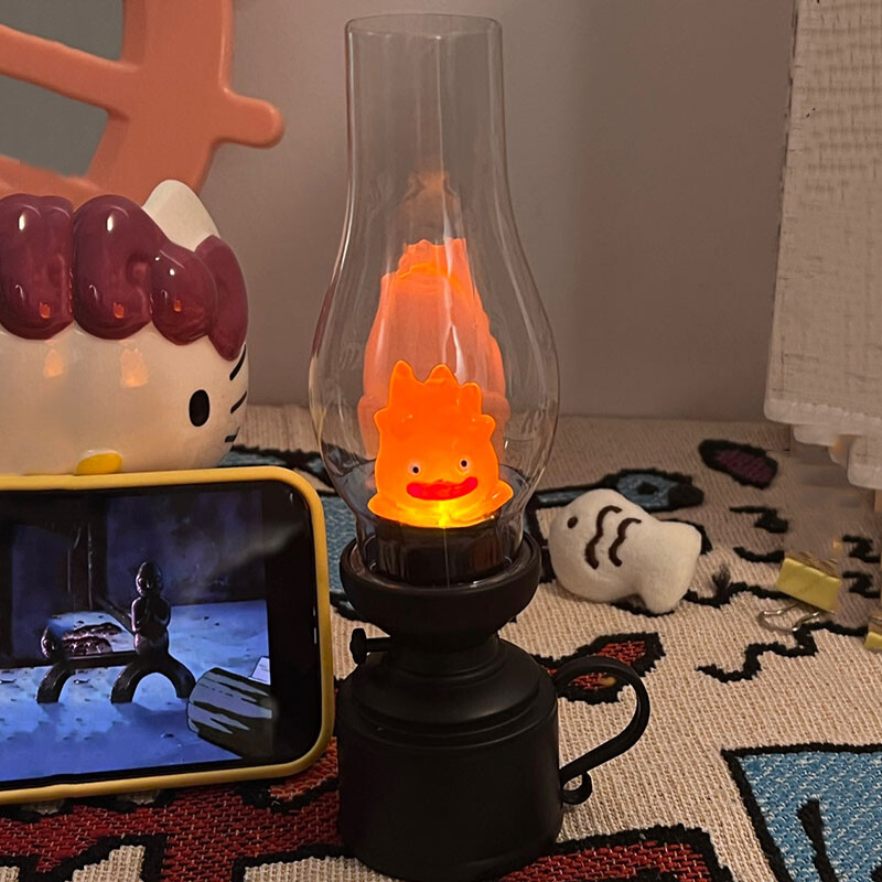 „Casifer Vintage Night Light“ animacinių filmų „Anime“ be liepsnos dekoratyvinė lempa, žibalo žvakių šviesa su mygtuku stalinė lempa miegamajam