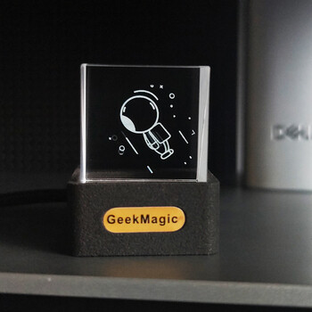 GeekMagic GIFTV Crystal Cube Photo Display Холографски работен плот Интелигентна метеорологична станция Цифров часовник с GIF анимации Албум