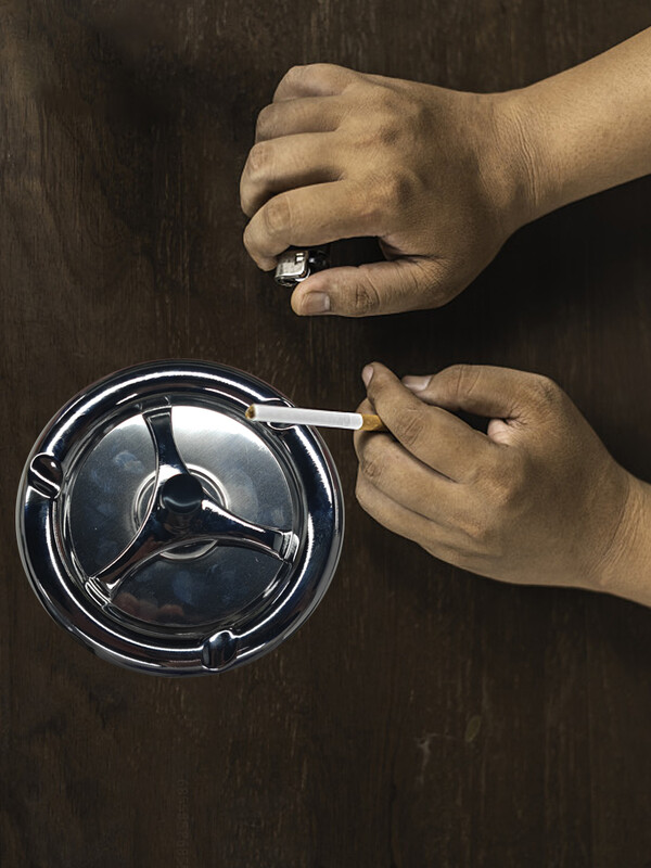 Για οικιακό γραφείο Ξενοδοχείου Περιστρεφόμενο καπάκι Τασάκι Πρέσσας τσιγάρων Περιστρεφόμενο απλό τασάκι Δίσκος τέφρας τσιγάρων από ανοξείδωτο χάλυβα