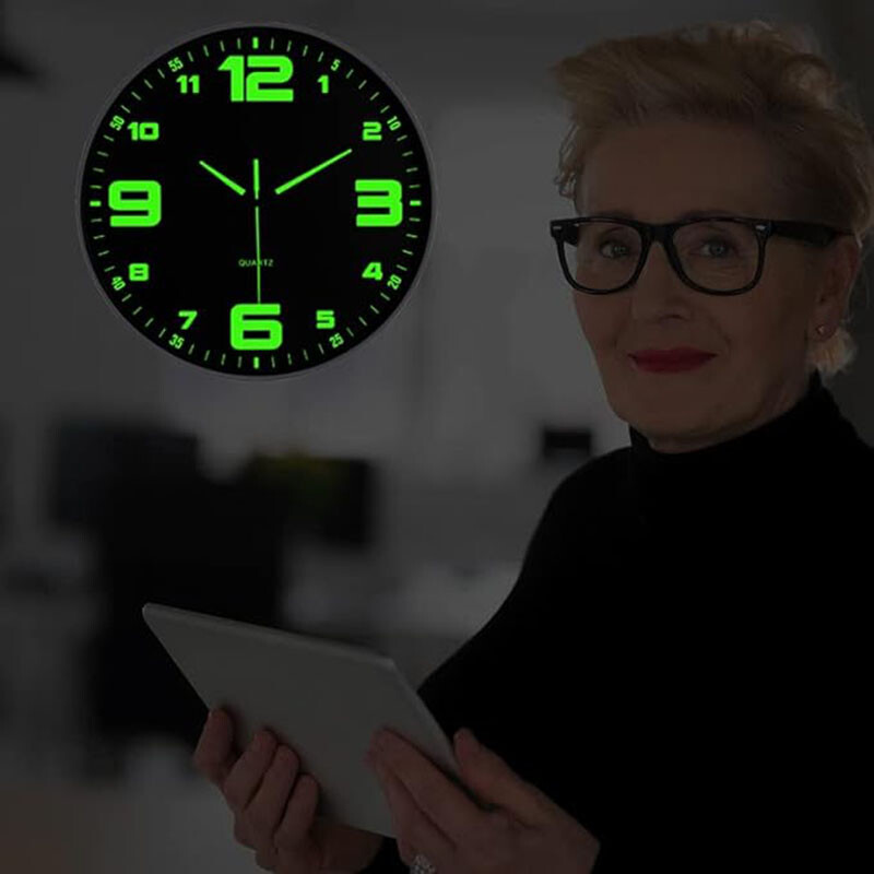 Apvalus minimalistinis ir madingas šviečiantis sieninis laikrodis Svetainės apdaila Tylus ir perforuotas 3d sieninis laikrodis