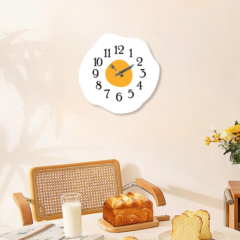 Virtų kiaušinių sieninis laikrodis su netiksėjimo baterija, naudojamas miegamojo namų dekoravimui Modernus dekoratyvinis maistas, plaktų kiaušinių sieniniai laikrodžiai