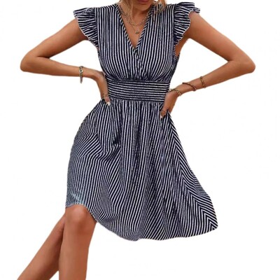 Suknelė su dryžuotu raštu Elegantiška mini suknelė su dryžuotu raštu V kaklu su raukšlėmis moterims Vasarinė A formos suknelė su skrydžiu pasimatymams