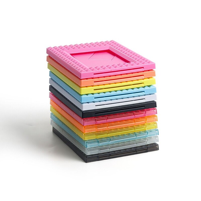 Lauaarvuti sisekujundusega kiirkaamera pildiraami tempel vertikaalne kaardiekraani alus Väljalõigete albumi neet Polaroid/Fujifilm Instaxi jaoks