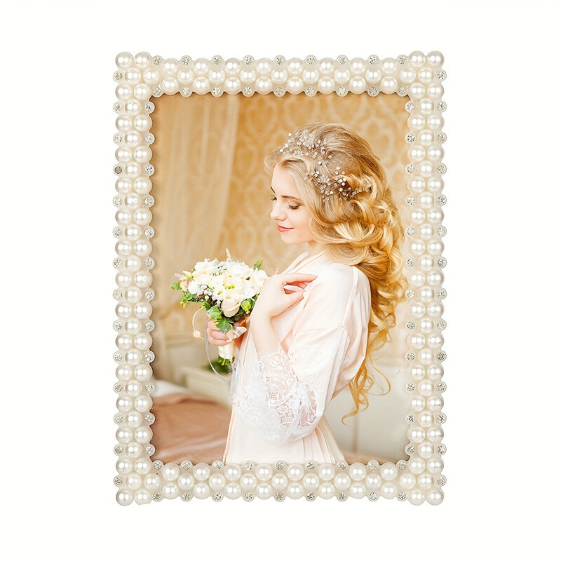 1 tk naturaalvalgest pärlikivist plastikust pildiraam, 1 juhuslik pilt, mis sobib perele ja sõpradele kinkimiseks