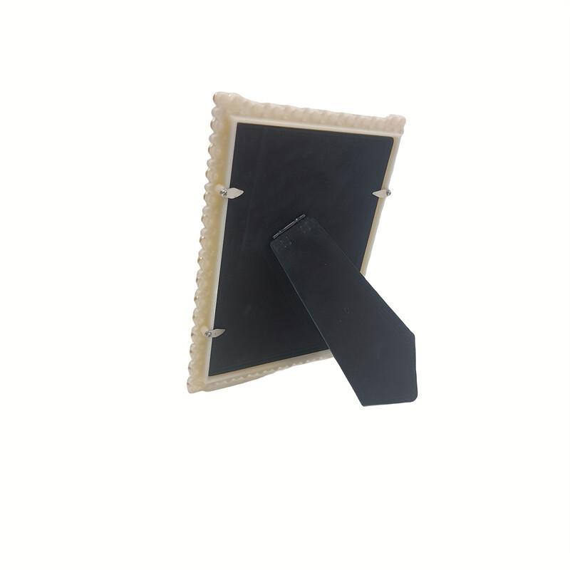 1 tk naturaalvalgest pärlikivist plastikust pildiraam, 1 juhuslik pilt, mis sobib perele ja sõpradele kinkimiseks