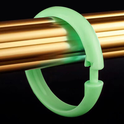 Cârlig pentru perdea de duș cu inel O din plastic. Cârlig pentru perdea de duș de culoare transparentă.