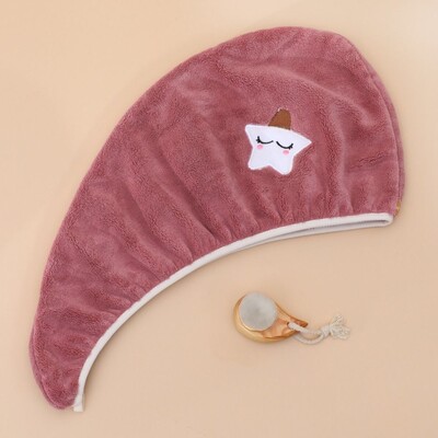 „Strawberry Star“ animacinių filmų įvyniojamas rankšluosčių dangtelis Koralų vilnos džiovinantis plaukų rankšluostis, stiprus vandenį sugeriantis mikropluošto dušo kepuraitė moterims