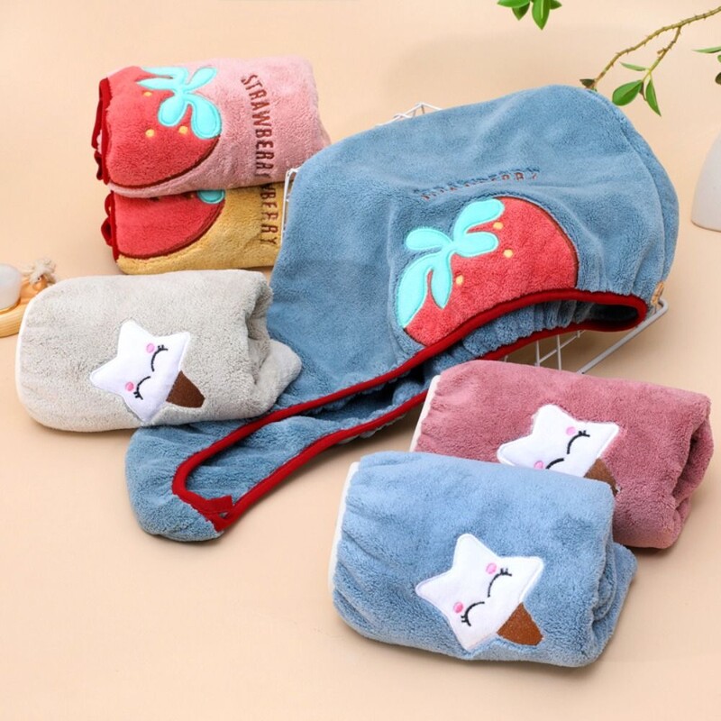 „Strawberry Star“ animacinių filmų įvyniojamas rankšluosčių dangtelis Koralų vilnos džiovinantis plaukų rankšluostis, stiprus vandenį sugeriantis mikropluošto dušo kepuraitė moterims