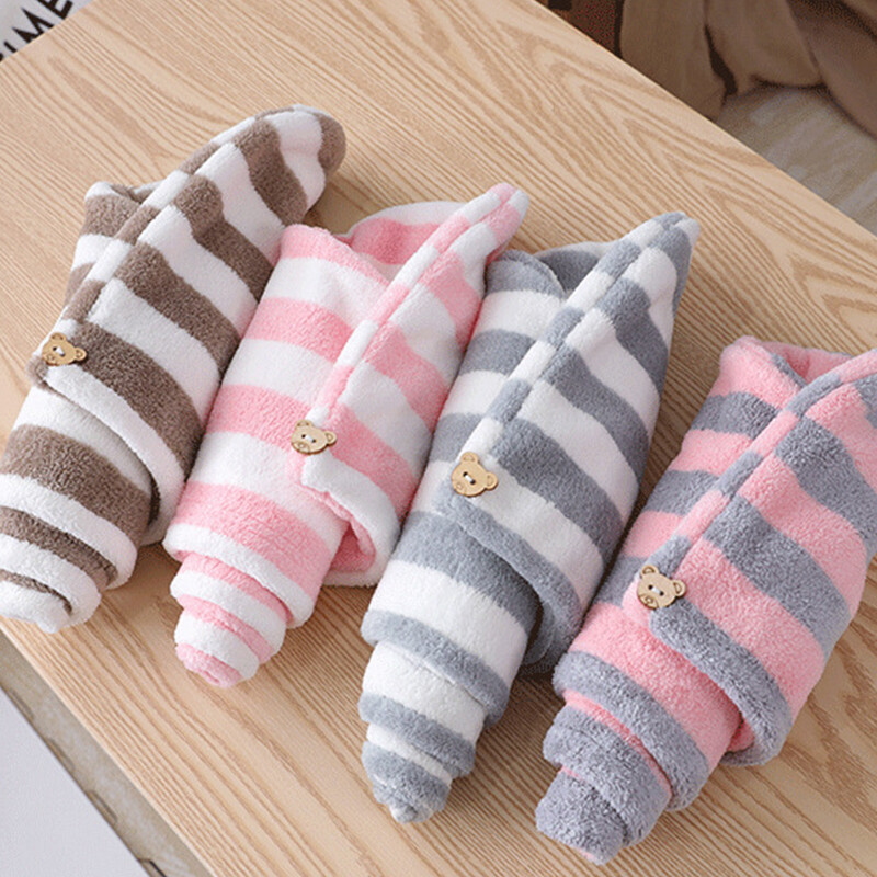 Paksendatud kuivade juuste müts Vannitoa vanni kuiv juuksemüts Triibuline dušikork Pehme pearätik Triibuline rätik Kuiv juuksemüts Rätik Vesi