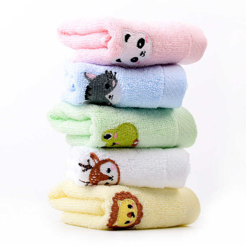 1tk 25x25cm Multikad Loomade Tikitud Ühevärviline Puuvill Pehme imav Lastele Lastele Beebi kandiline näorätik