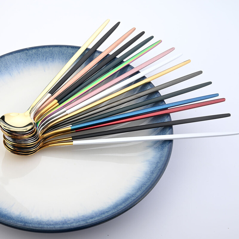 8 vnt. Ilgo koto ledo šaukštas Kavos arbatos maišymo šaukštas Nerūdijančio plieno juodo aukso stalo įrankių rinkinys Indų virtuvės vakarienės stalo įrankių rinkinys