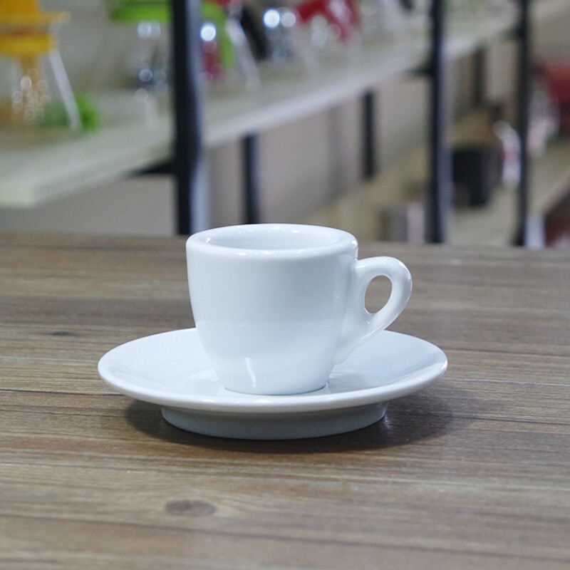 Nuova Point Classic Esppresso tassi ja taldriku komplekt Professionaalne võistlustase Thicken Bone China kohvikruusi ja taldriku komplekt