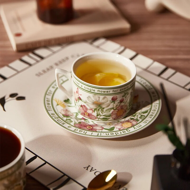 Naujas prancūziškas retro keramikinis puodelis 350 ml išskirtinis gėlių kavos puodelis ir lėkštė Afternoon Camellia arbatos puodelis Romantiška dovana vandens puodelis