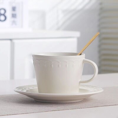 Baltas keramikinis kavos puodelis ir indų rinkinys Meno raidžių raštas Kūrybiško dizaino kavos popietės arbatos puodelis 200 ml korėjiečių