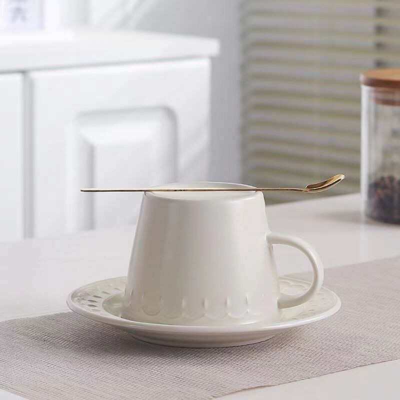 Baltas keramikinis kavos puodelis ir indų rinkinys Meno raidžių raštas Kūrybiško dizaino kavos popietės arbatos puodelis 200 ml korėjiečių