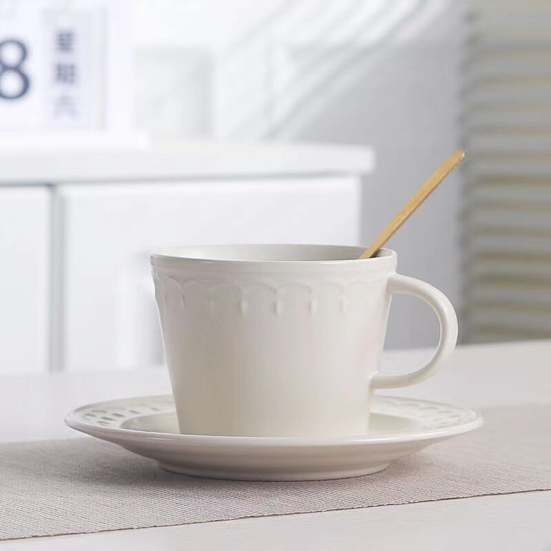 Baltas keramikinis kavos puodelis ir indų rinkinys Meno raidžių raštas Kūrybiško dizaino kavos popietės arbatos puodelis 200 ml korėjiečių