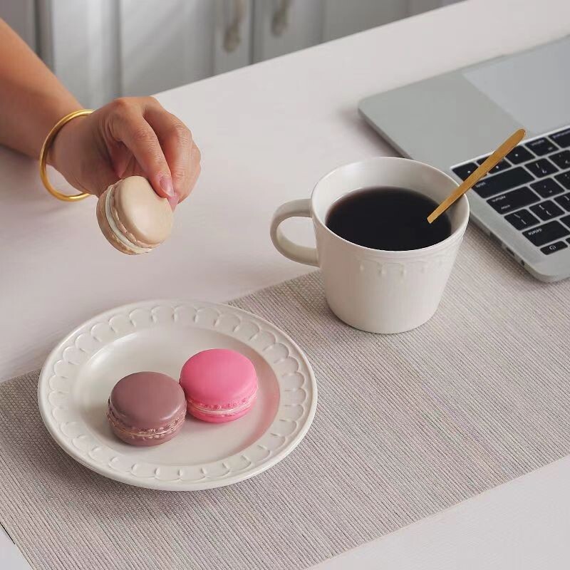 Baltas keramikinis kavos puodelis ir indų rinkinys Meno raidžių raštas Kūrybiško dizaino kavos popietės arbatos puodelis 200 ml korėjiečių