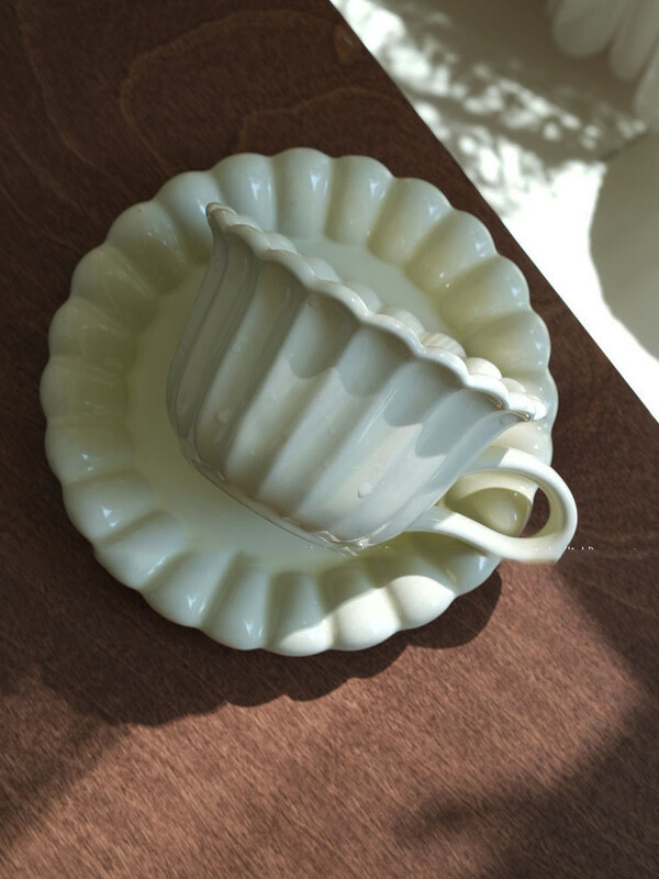 250 ml Vintage grietinėlės spalvos kavos puodelių indų rinkinys Latte gėlių puodelis padengtas po glazūra Spalvotas aukštos grožio popietės arbatos puodelis naudojimui namuose