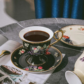 Europos retro stiliaus aukštos kojos Bone China paauksuotas kavos puodelis Lengvas prabangus kavos puodelių rinkinys Lengvas arbatos puodelis