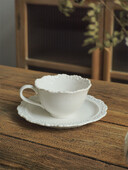Prantsuse stiilis reljeefne keraamiline kohvitass koos nõudega Light Luxury Vintage pärastlõunatee tass Kodumajapidamises kasutatavad tahked latte tassid 2 tk.