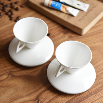 INS Light Luxury Bone China Τύπος κώνου ESPRESSO SHOT Φλιτζάνι Κεραμική πυραμίδα Μικρή μαύρη κούπα καφέ και σετ πιατάκια Demitasse Φλιτζάνι τσαγιού