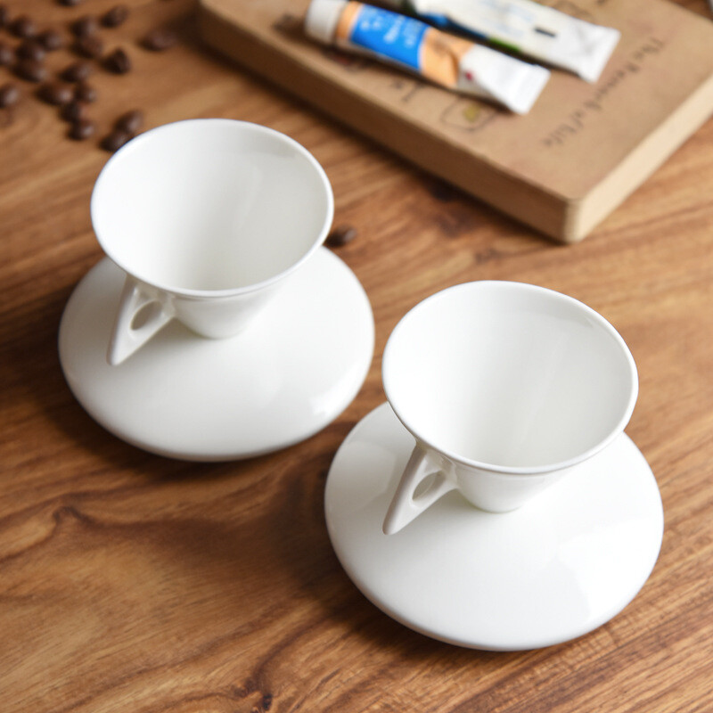 INS Light Luxury Bone China koonuse tüüpi ESPRESSO SHOT Cup keraamiline püramiid Väike must kohvikruusi ja alustassi komplektid Demitasse teetass