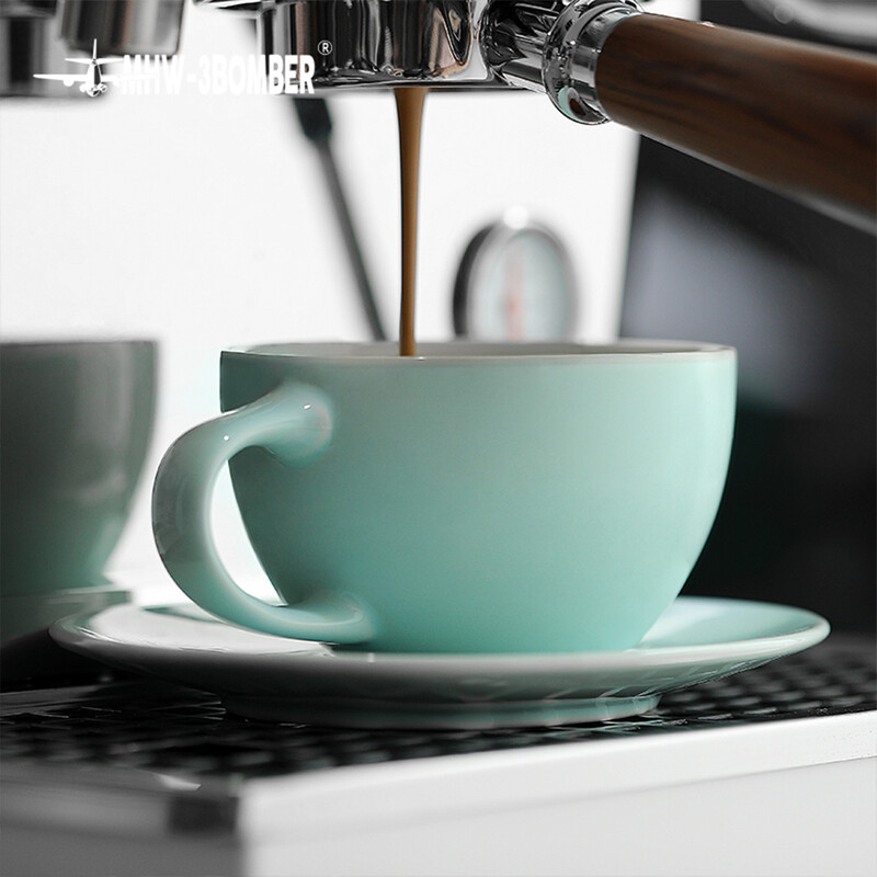 300 ml keraamilised espressotassid Klassikaline kohvitassi komplekt alustasside ja kohvilusikaga Art Latte Mocha teekruusid Chic koduköögi tööriistad