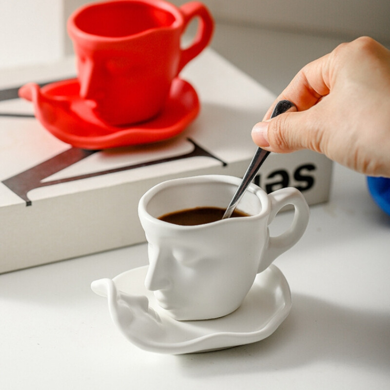 1 cană din ceramică de 100 ml cu farfurie metal care atinge fața creativă din ceramică Kiss Espresso Cadou de Crăciun Cadou de nuntă de naștere