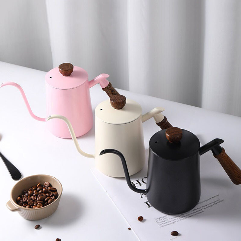 Roostevabast terasest tilgutiporti kohvikeetja temperatuuriga hanekelaga veekeetja matkakohvinõude ja teepuidust sangapotiga