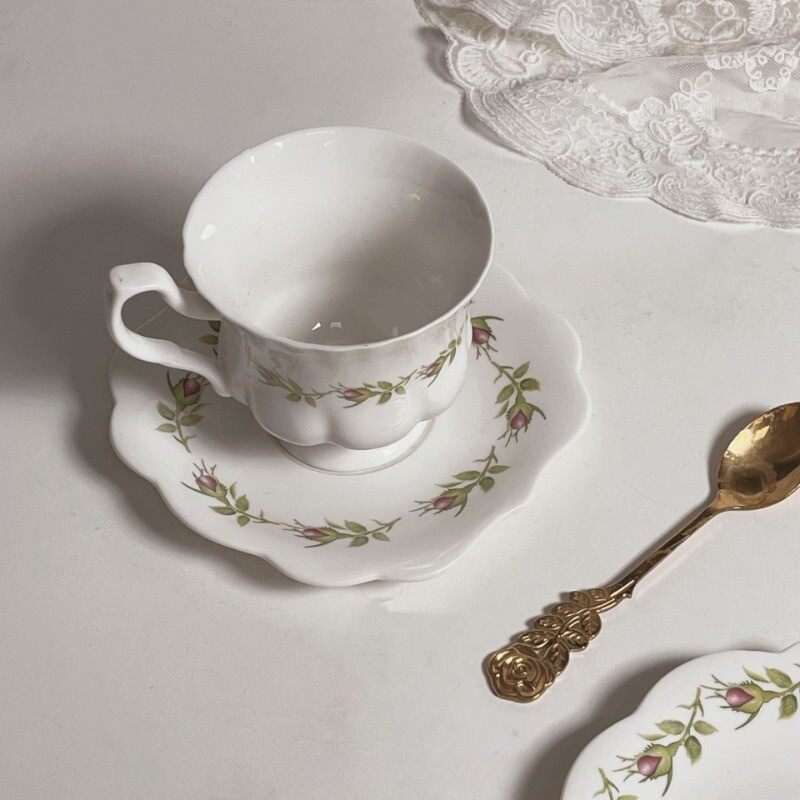 Retro Rose kohvitasside ja alustasside komplekt Inglise punase tee tassid Keraamiline taldrik Peen kruusid Kodu magustoidutaldrik Kingitustrummel
