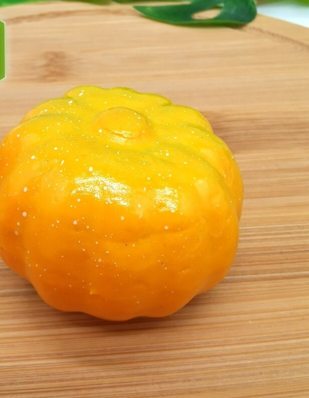 Imituojamas moliūgų tarpvalstybinės el. prekybos karštas išpardavimas Kalėdų dovanų putplasčiai netikrų vaisių didmeninė prekyba filmais ir TV rekvizitai moliūgai