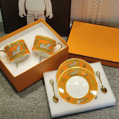 2023. aasta uus keraamiline kohvitassi alustassi komplekt Loominguline lihtne kodukontori pärastlõunane lilletee tassid kandiku teekomplektiga joogikomplektiga kingitus