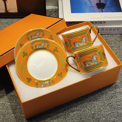 2023. aasta uus keraamiline kohvitassi alustassi komplekt Loominguline lihtne kodukontori pärastlõunane lilletee tassid kandiku teekomplektiga joogikomplektiga kingitus