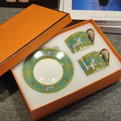 2023. aasta uus keraamiline kohvitassi alustassi komplekt Loominguline lihtne kodukontori pärastlõunane lilletee tassid kandiku teekomplektiga joogikomplektiga kingitus