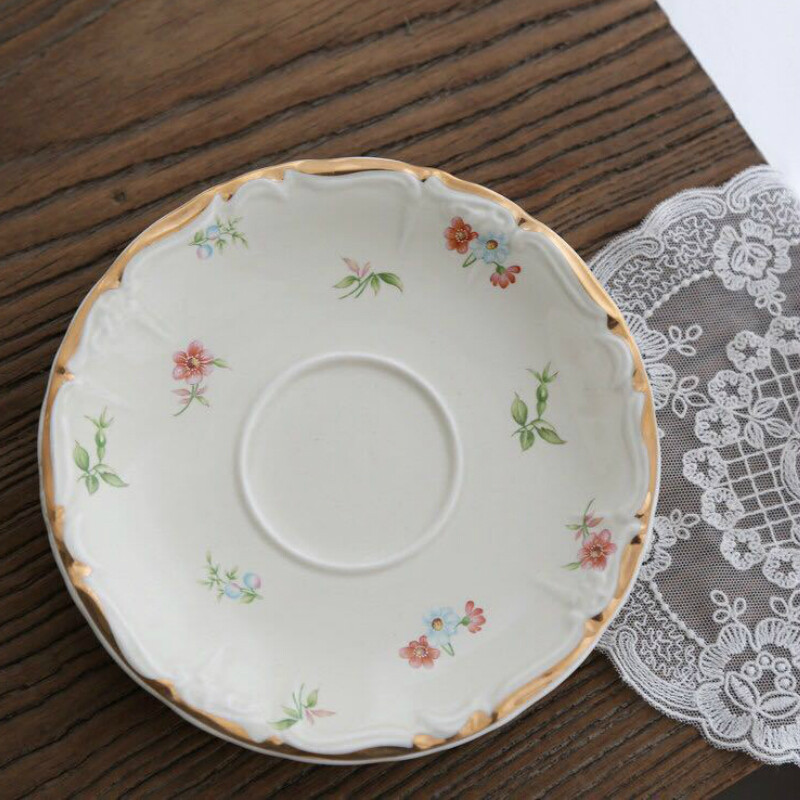 Kavos puodelis Korėjietiškas retro kreminis geltonas pastoracinis gėlių papuošalas auksinis keramikinis angliškas popietės desertas, gėlių arbatos puodelis ir lėkštė