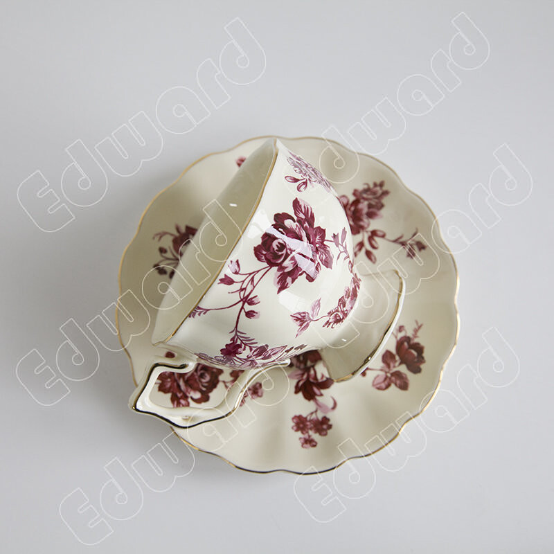 Euroopa stiilis teetass ja alustassid Keraamiline kohvitass Teekann Gold Edge Retrokruus Pärastlõunane teetass Kruus Kodumajapidamises kasutatav kaunistus