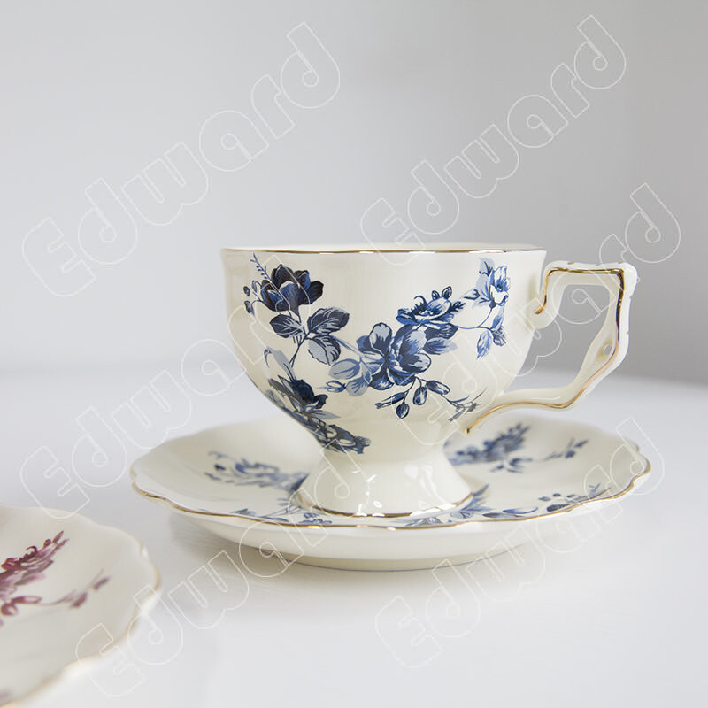 Euroopa stiilis teetass ja alustassid Keraamiline kohvitass Teekann Gold Edge Retrokruus Pärastlõunane teetass Kruus Kodumajapidamises kasutatav kaunistus