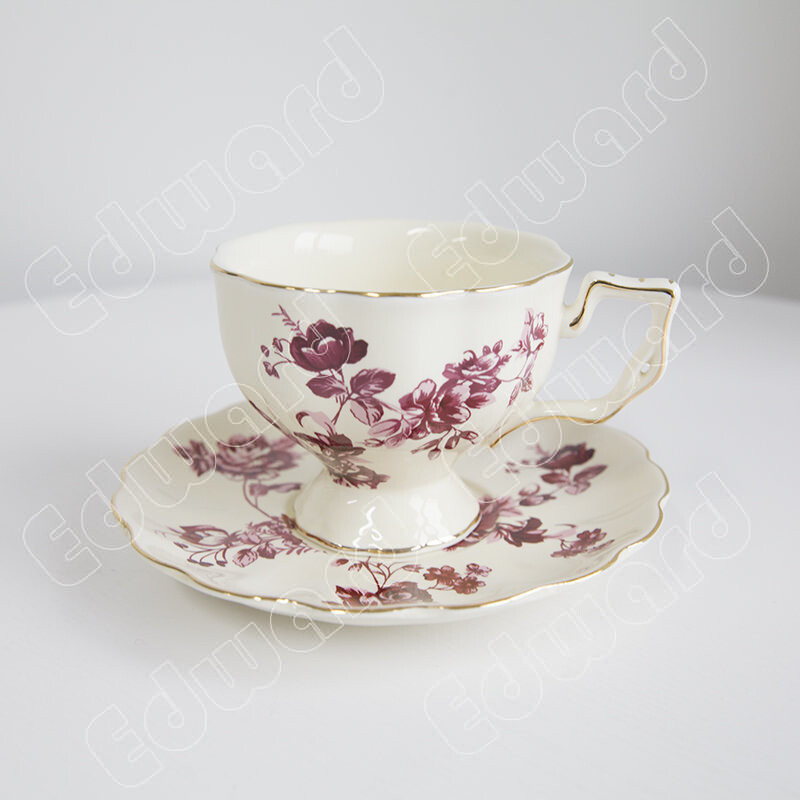 Euroopa stiilis teetass ja alustassid Keraamiline kohvitass Teekann Gold Edge Retrokruus Pärastlõunane teetass Kruus Kodumajapidamises kasutatav kaunistus