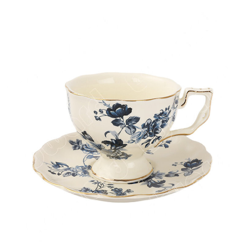 Euroopa stiilis teetass ja alustassid Keraamiline kohvitass Teekann Gold Edge Retrokruus Pärastlõunane teetass Kruus Kodumajapidamises kasutatav kaunistus