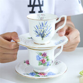 Keraamiline tass ja alustass Retro lilledega kohvikruus teetass Bone China Elegant Month Cup alustassi komplekt sünnipäevaks kingitus kodukaunistusega jooginõud