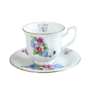 Keraamiline tass ja alustass Retro lilledega kohvikruus teetass Bone China Elegant Month Cup alustassi komplekt sünnipäevaks kingitus kodukaunistusega jooginõud